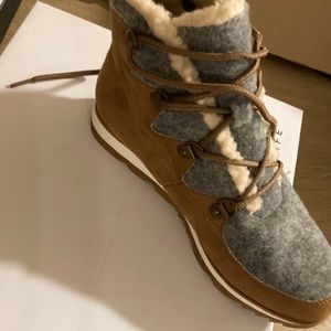 New Sonoma. boots size 6